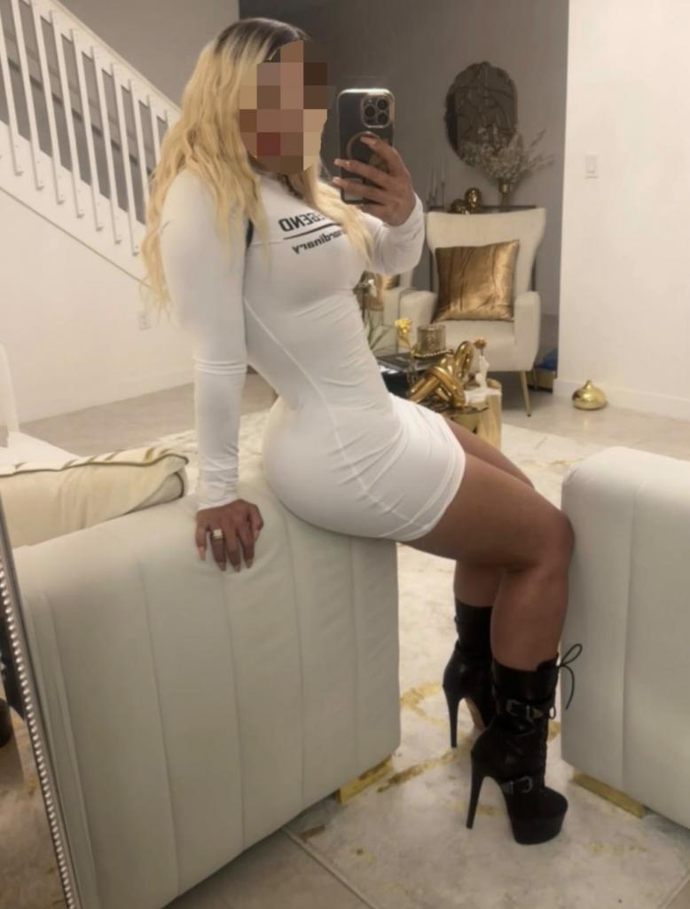 Chica busca chico en Cádiz: 