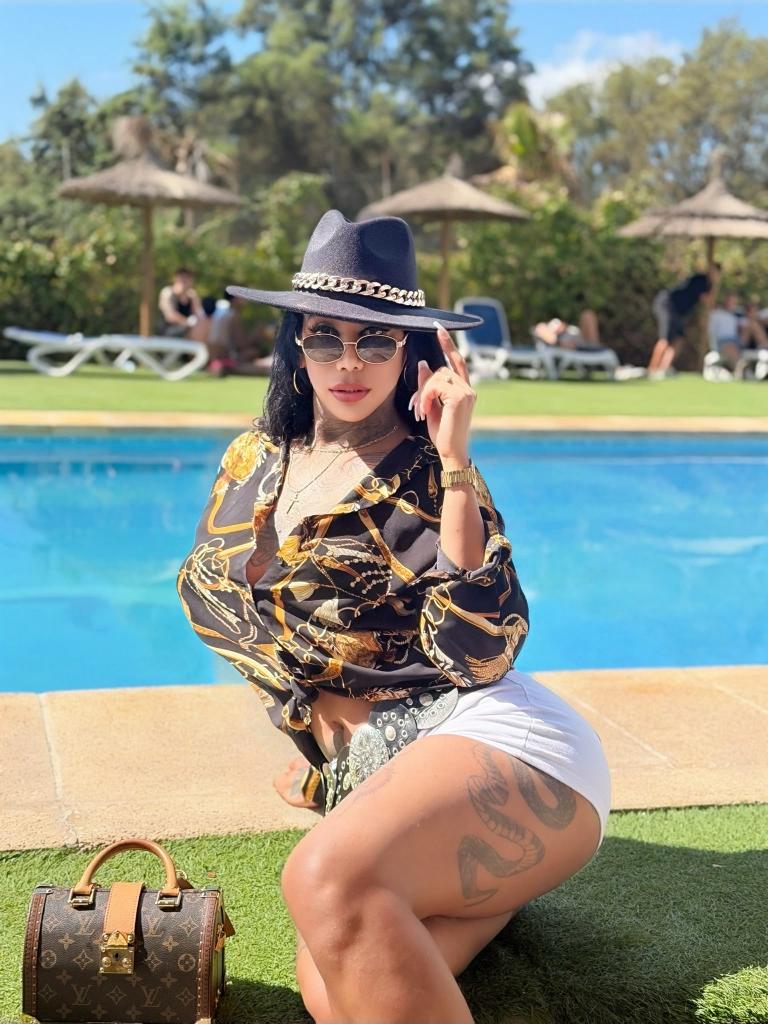 664702811: Transexual en Mallorca