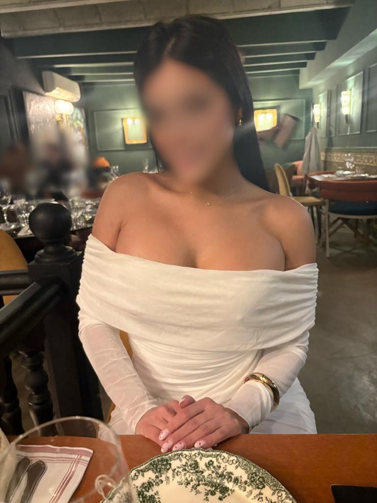 666926043: Chica busca chico en Sevilla