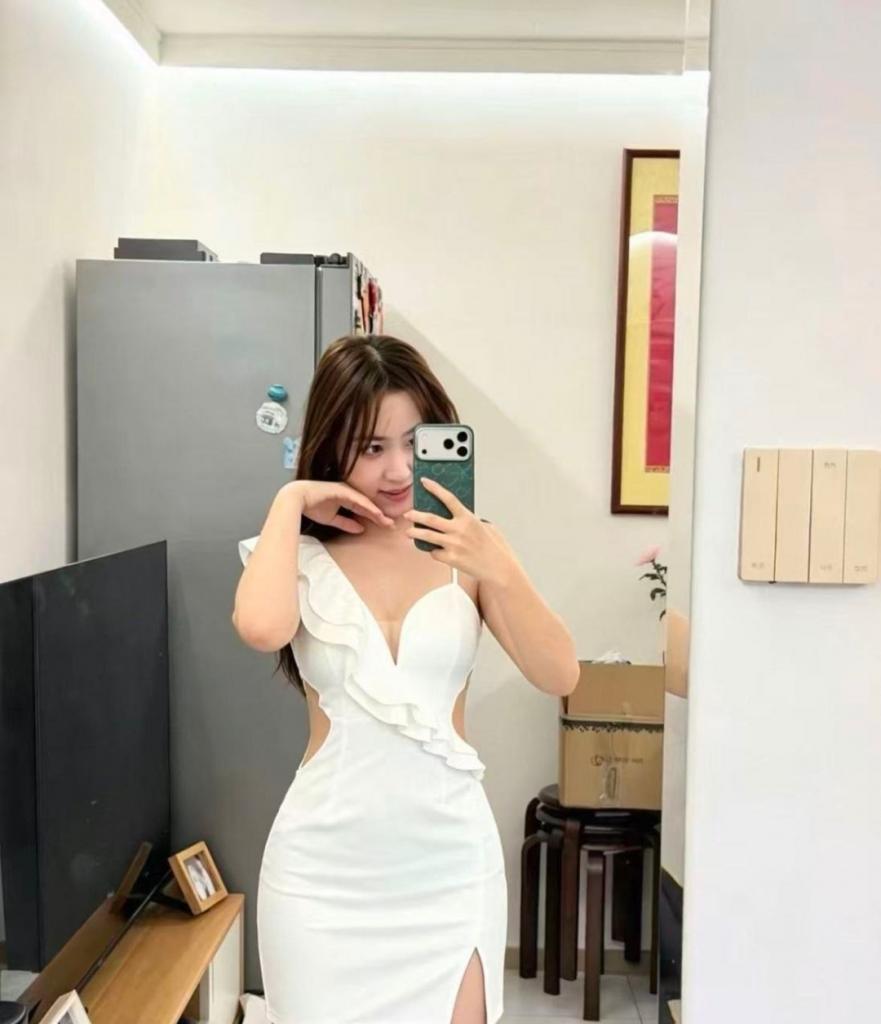 613842090: Chica busca chico en Barcelona