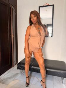 674383558: Chica busca chico en Sevilla