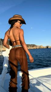 617737878: Chica busca chico en Ibiza