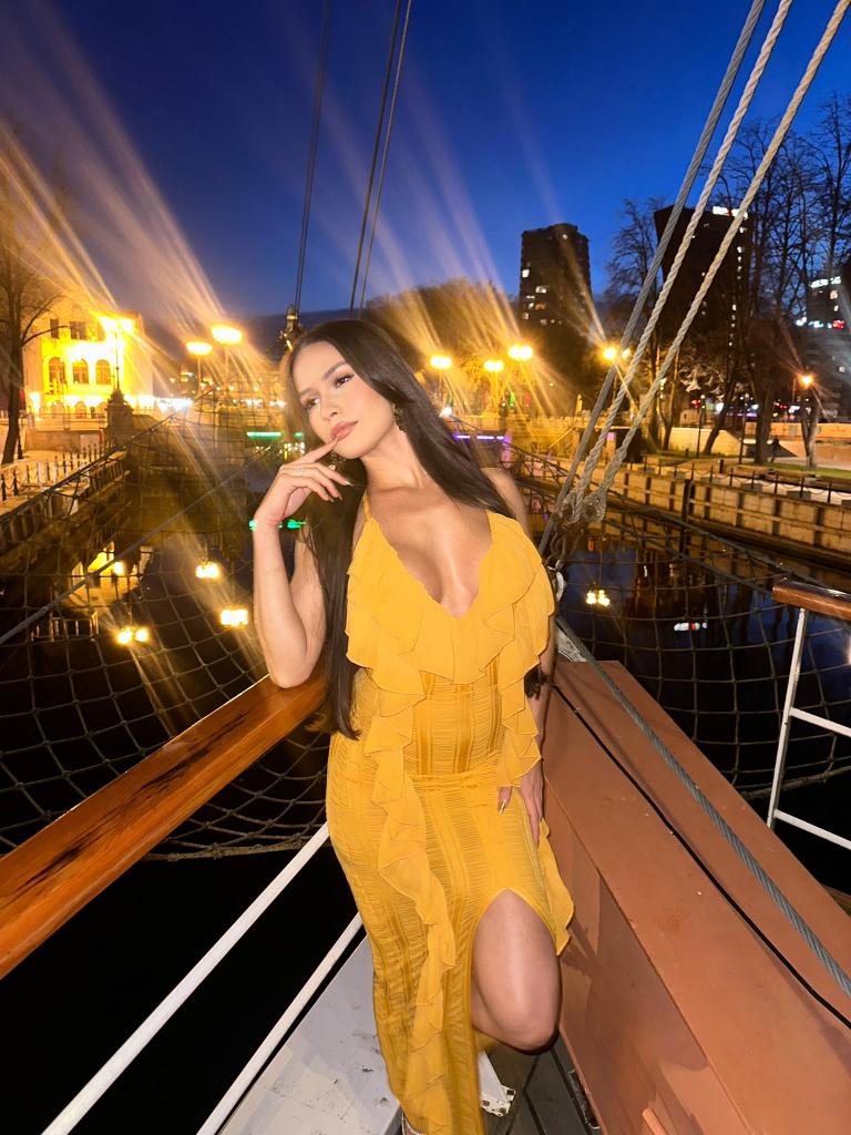 Chica busca chico en Ibiza: 