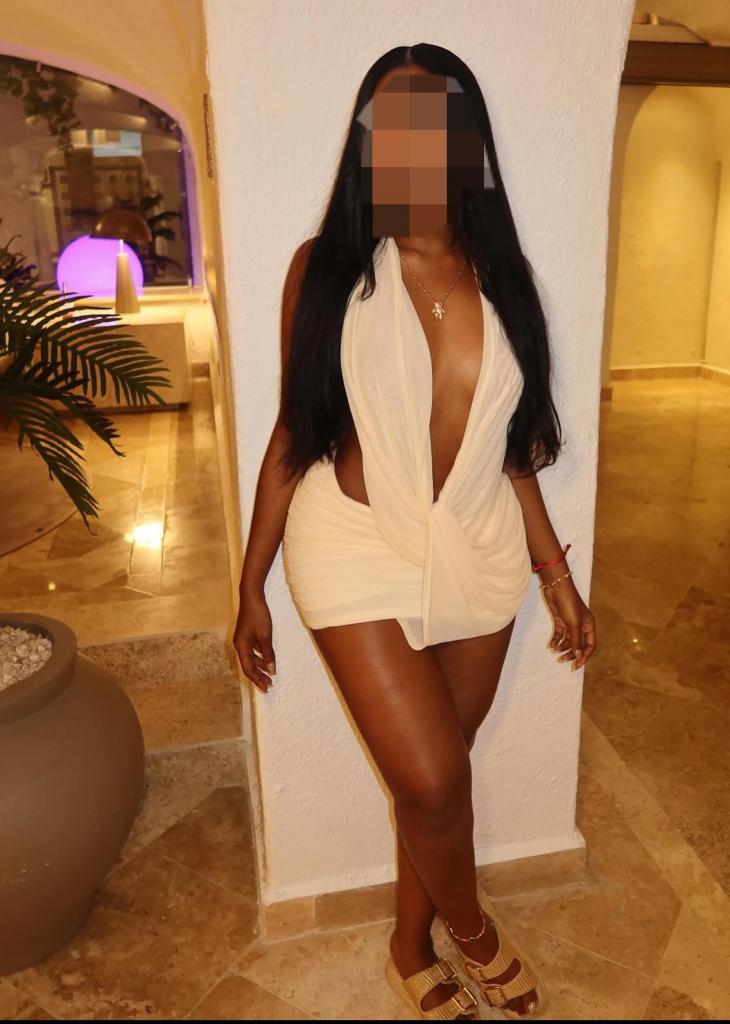613583221: Chica busca chico en Navarra