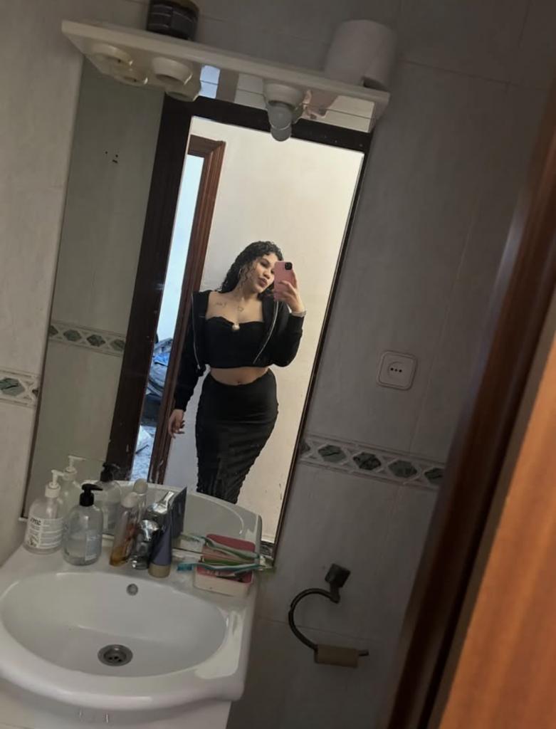 633592046: Chica busca chico en Gerona