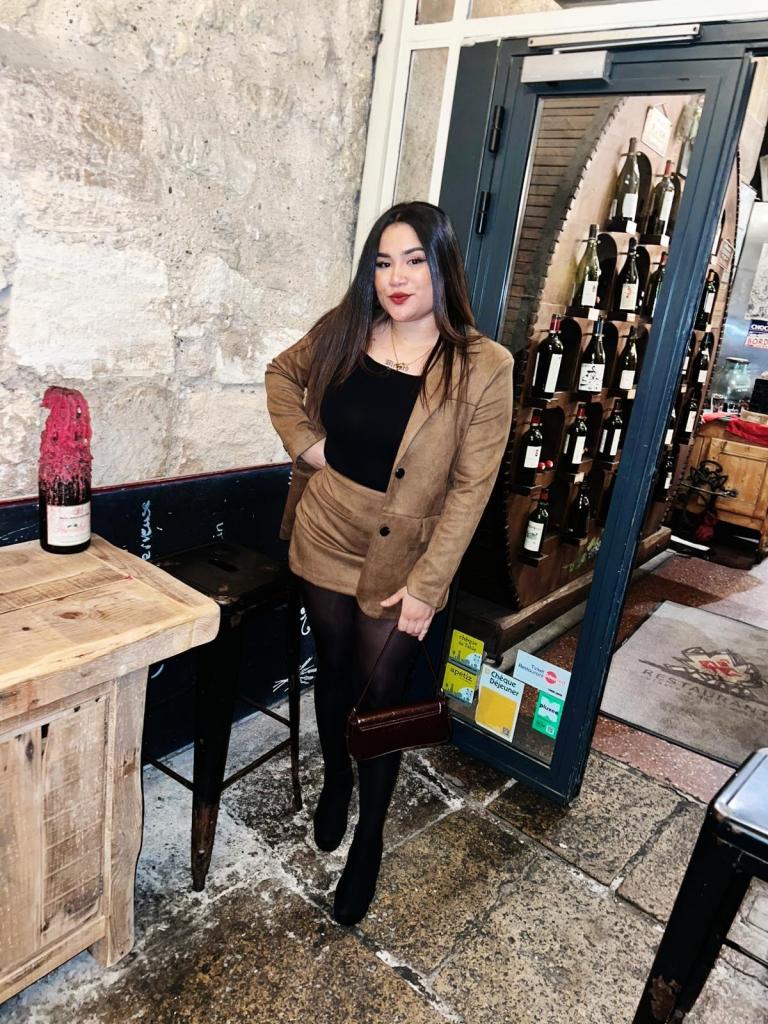 631696466: Chica busca chico en Barcelona