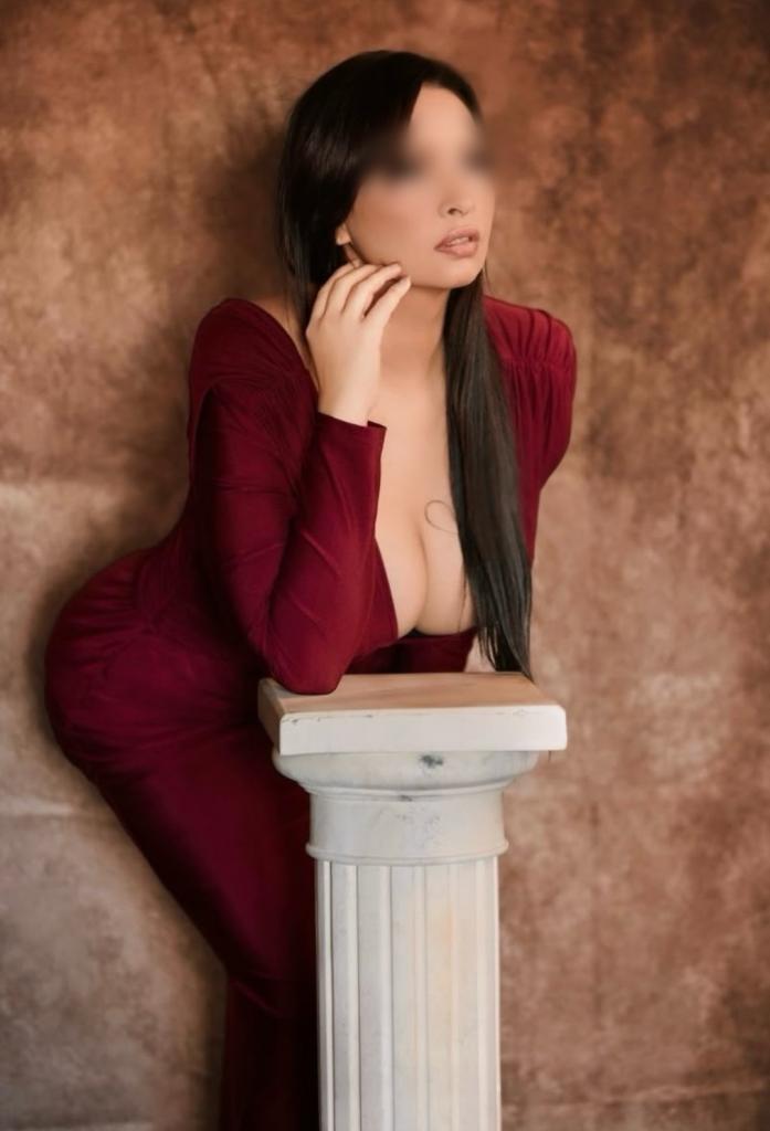 610643880: Chica busca chico en Málaga