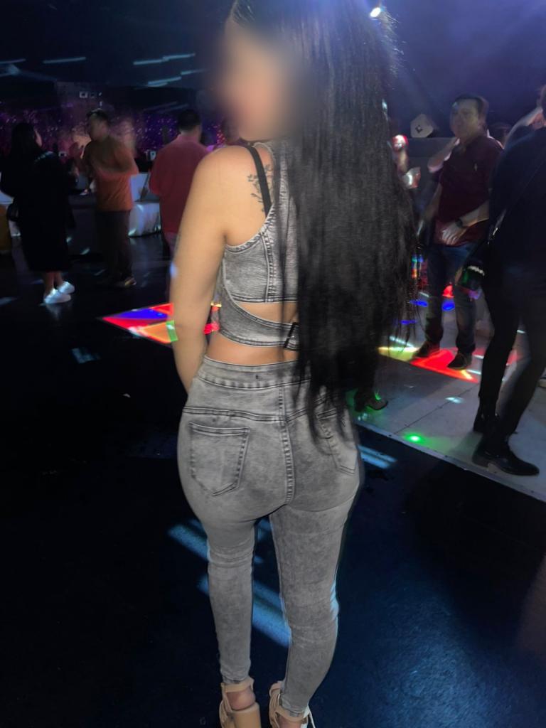 647415766: Chica busca chico en Murcia