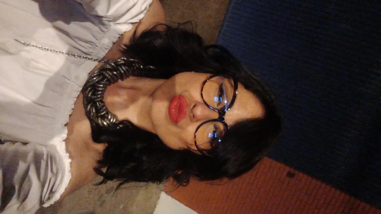 671452461: Chica busca chico en Sevilla