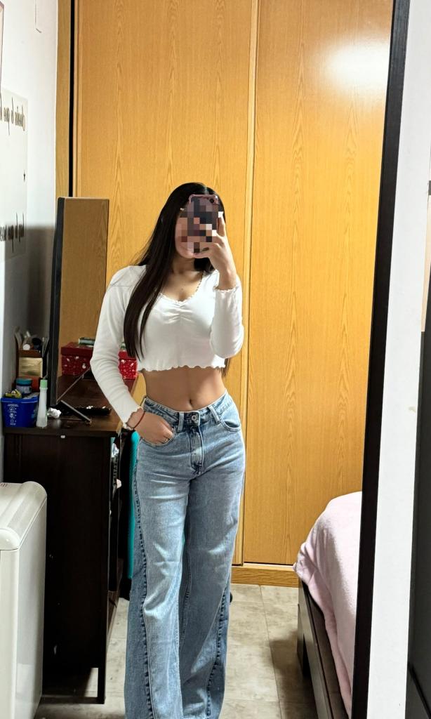 631900738: Chica busca chico en Sevilla