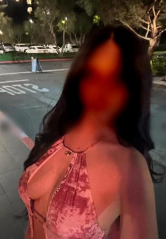 657951763: Chica busca chico en Sevilla