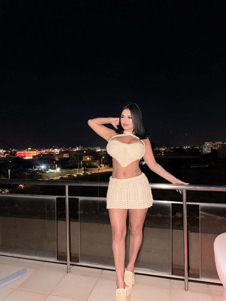 Chica busca chico en Ibiza: 