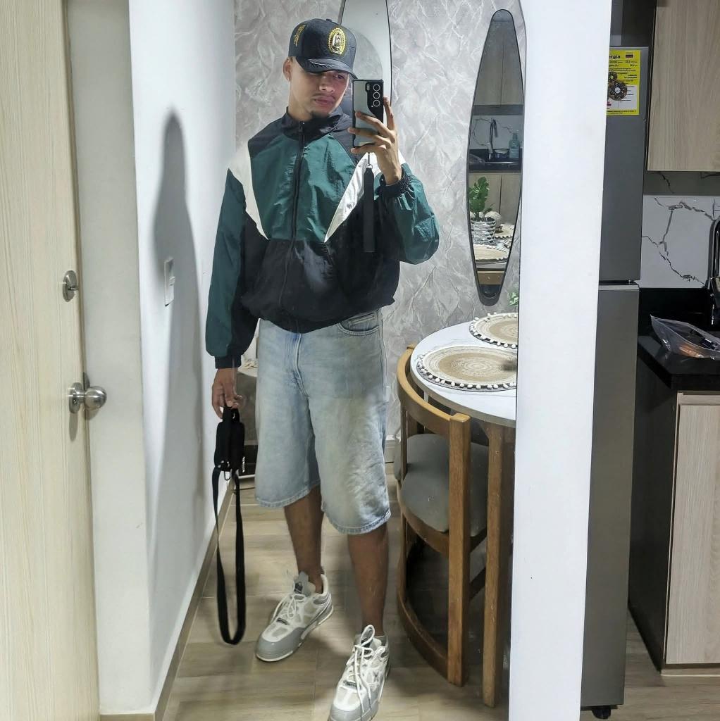 745039589: Chico busca chica en Alicante