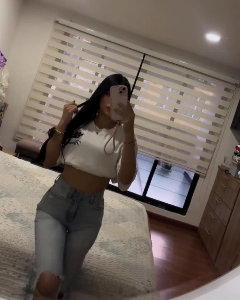 613748328: Chica busca chico en La Coruña