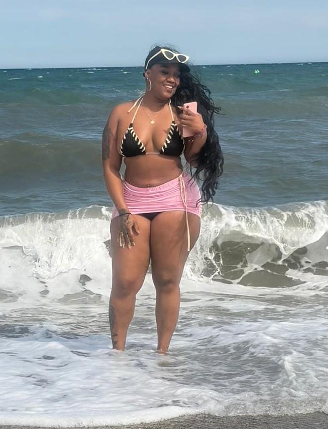 613784229: Chica busca chico en Murcia