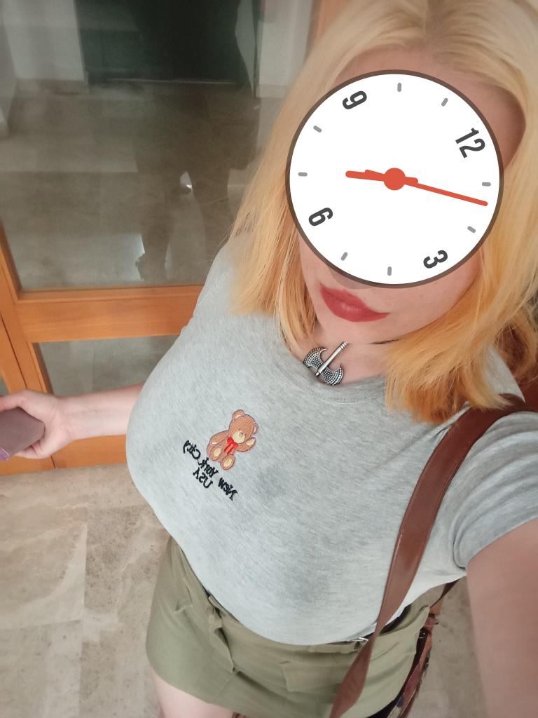 744253885: Chica busca chico en Málaga