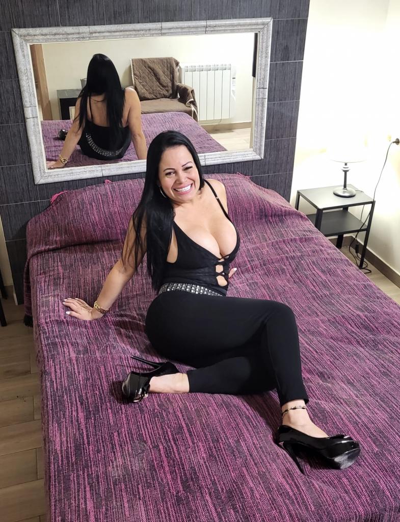 745031884: Chica busca chico en Huesca