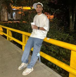 745039589: Chico busca chica en Alicante
