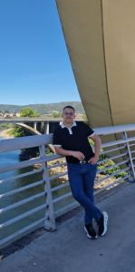 614249986: Chico busca chica en Orense