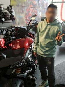 613863360: Chico busca chica en La Coruña