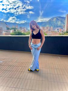 613772438: Chica busca chico en Alicante