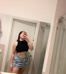 613215666: Chica busca chico en Barcelona