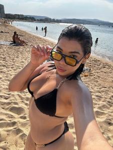 607239707: Chica busca chico en Barcelona
