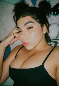607239707: Chica busca chico en Barcelona