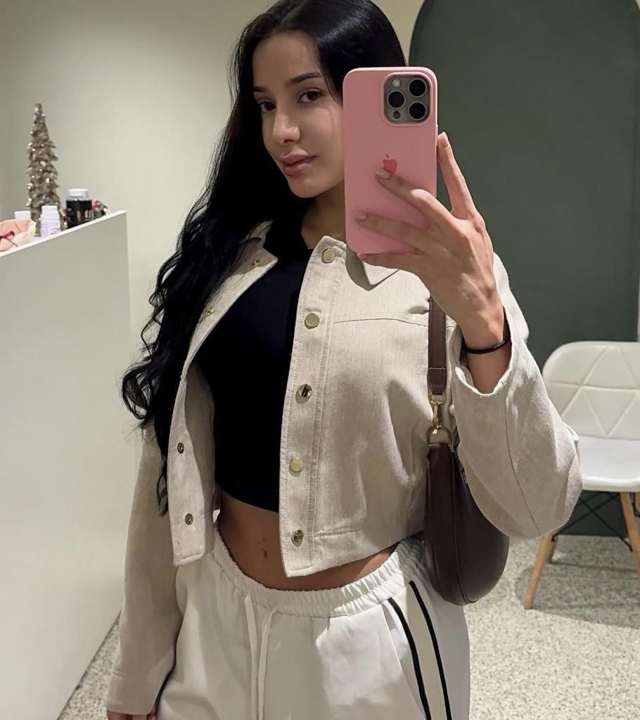 745029548: Chica busca chico en León