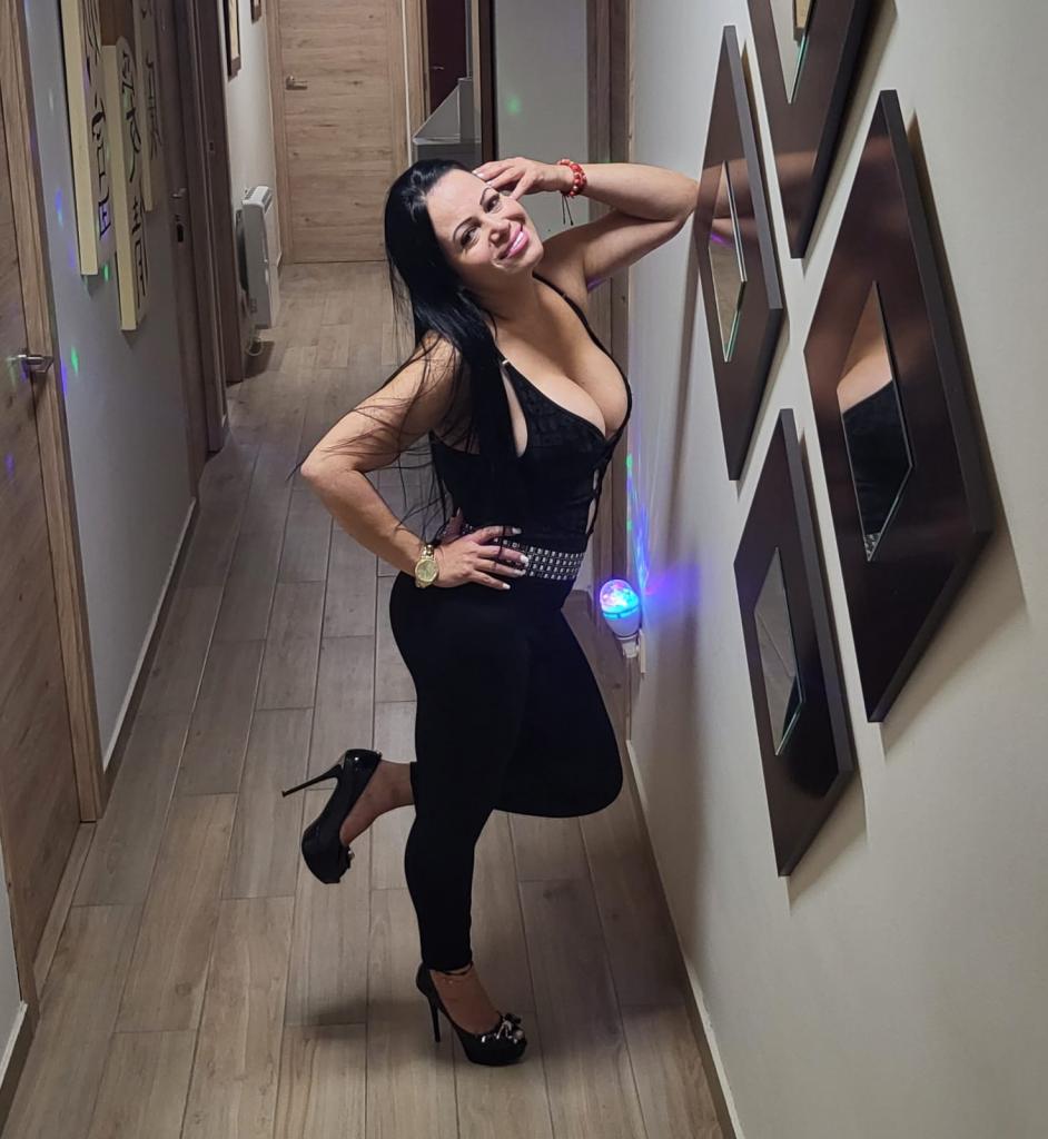 745031884: Chica busca chico en Huesca