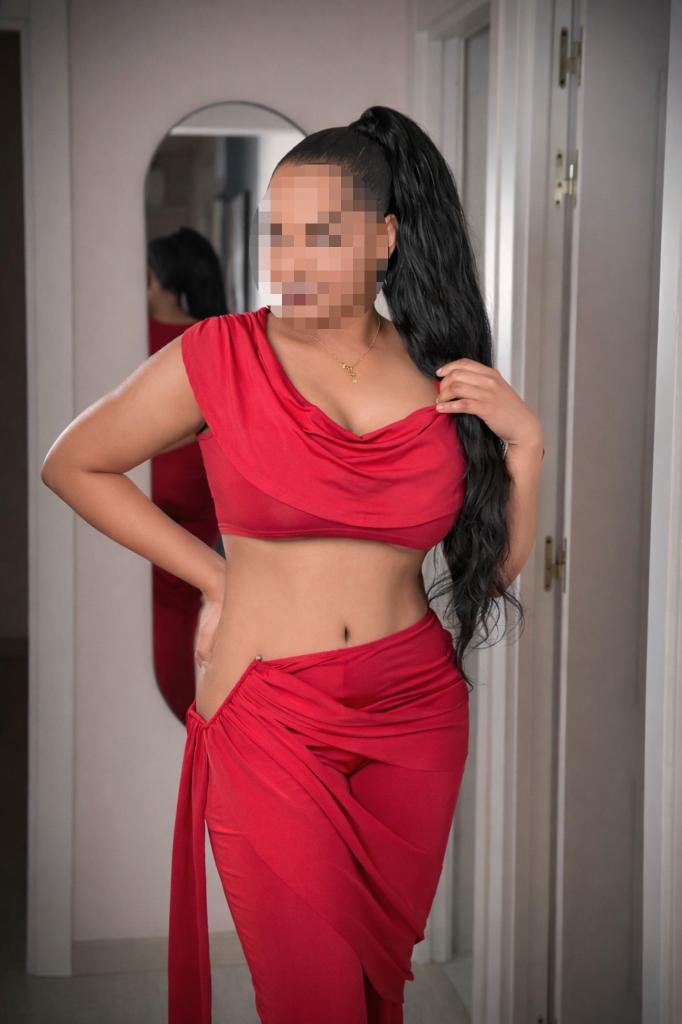 613799459: Chica busca chico en Almería