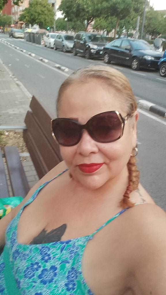 722272164: Chica busca chico en Sevilla