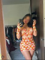 647317855: Chica busca chico en Sevilla