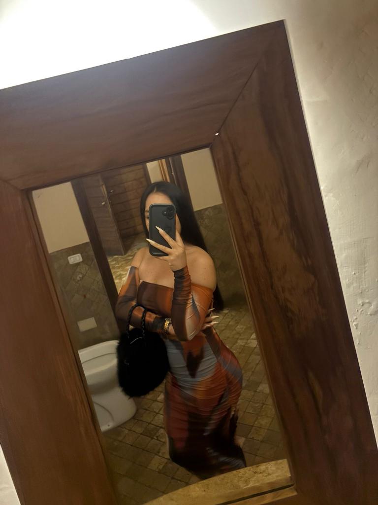 664581335: Chica busca chico en Alicante