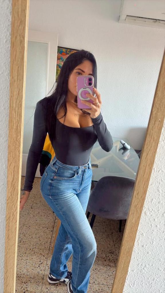 670372844: Chica busca chico en Málaga