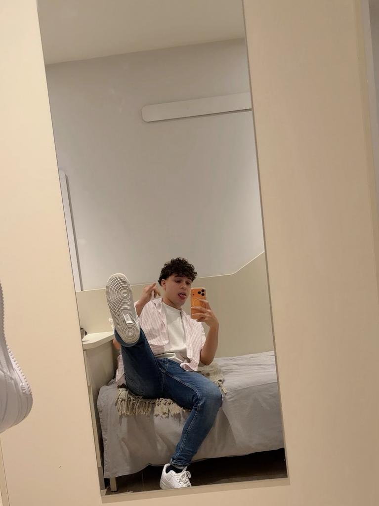 661169359: Chico busca chica en Sevilla