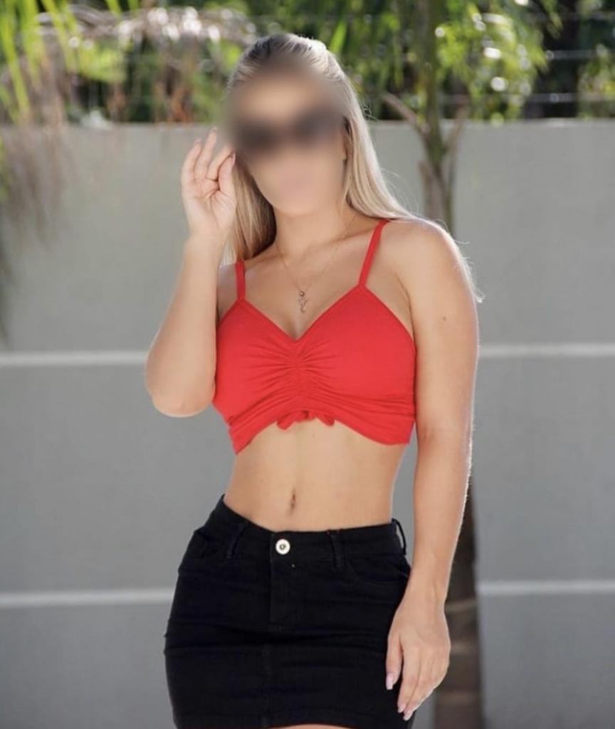 631403736: Chica busca chico en La Coruña