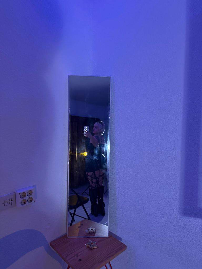 743037011: Chica busca chico en Granada