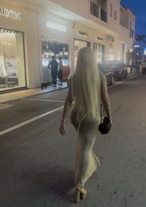 743096056: Chica busca chico en Sevilla