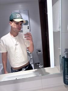 661169359: Chico busca chica en Sevilla