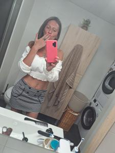 664219740: Chica busca chico en Barcelona