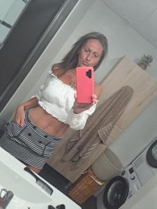 664219740: Chica busca chico en Barcelona