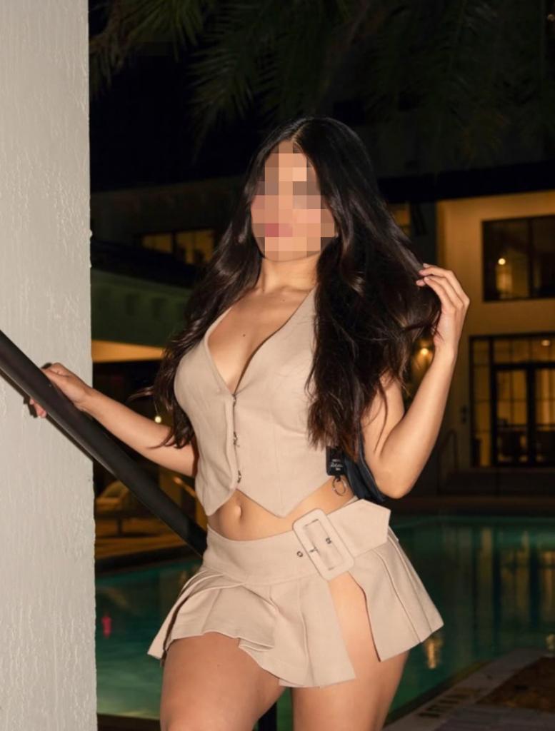 Chica busca chico en Ibiza: 