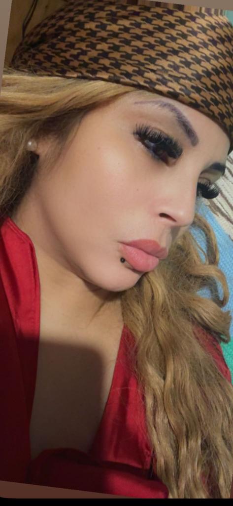672340285: Chica busca chico en Barcelona