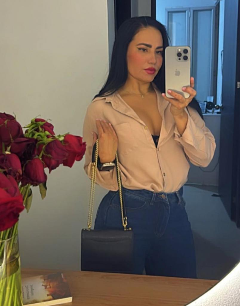 Chica busca chico en Ibiza: Chica busca chico