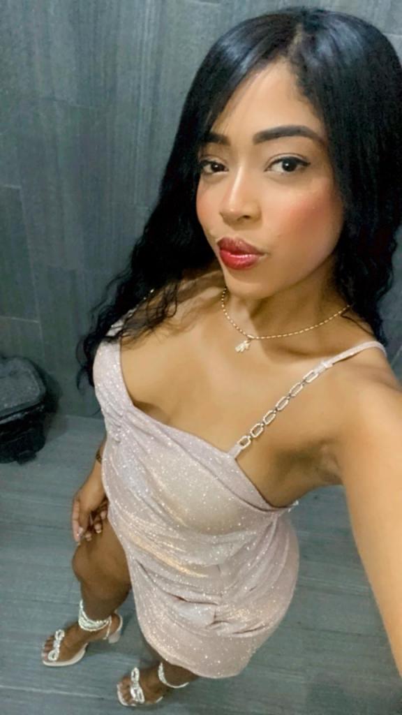 647163074: Chica busca chico en Málaga