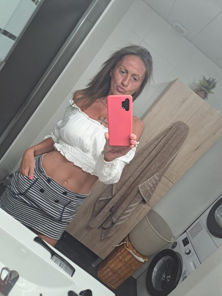 664219740: Chica busca chico en Barcelona