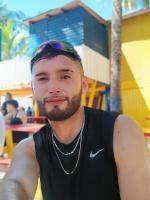 670342985: Chico busca chica en Barcelona