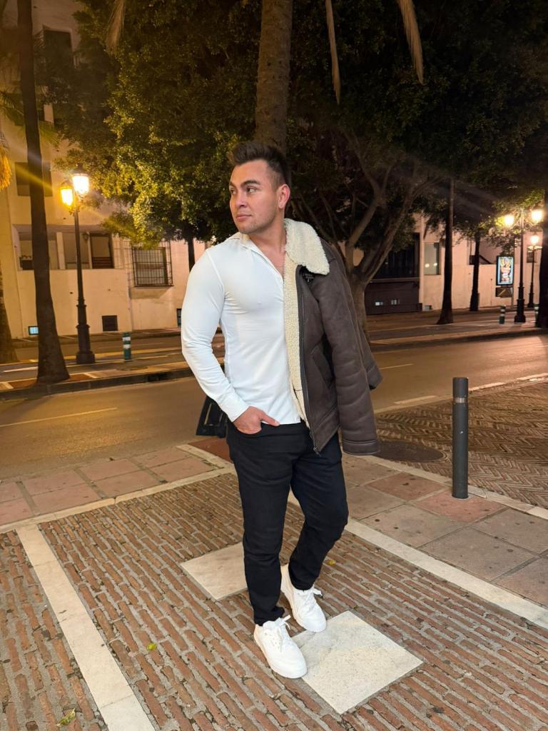 Chico busca chica en Málaga: 