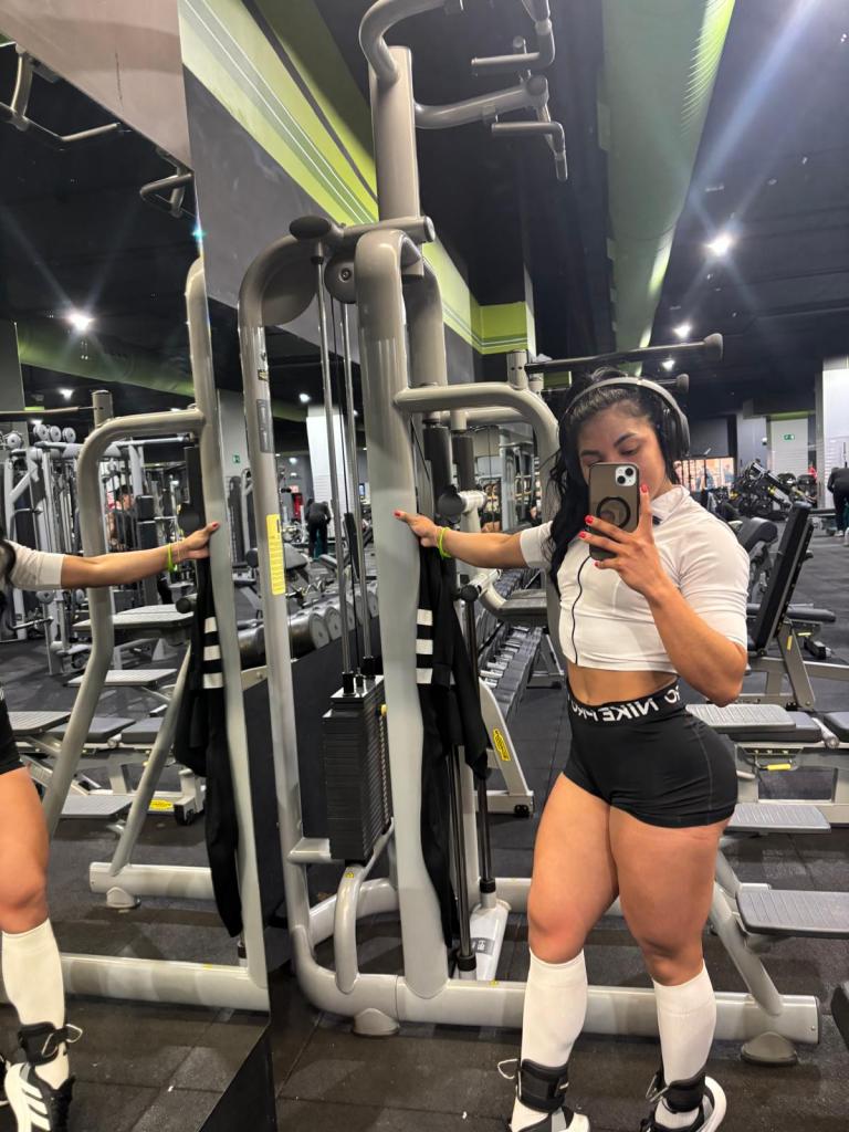 670218685: Chica busca chico en Granada